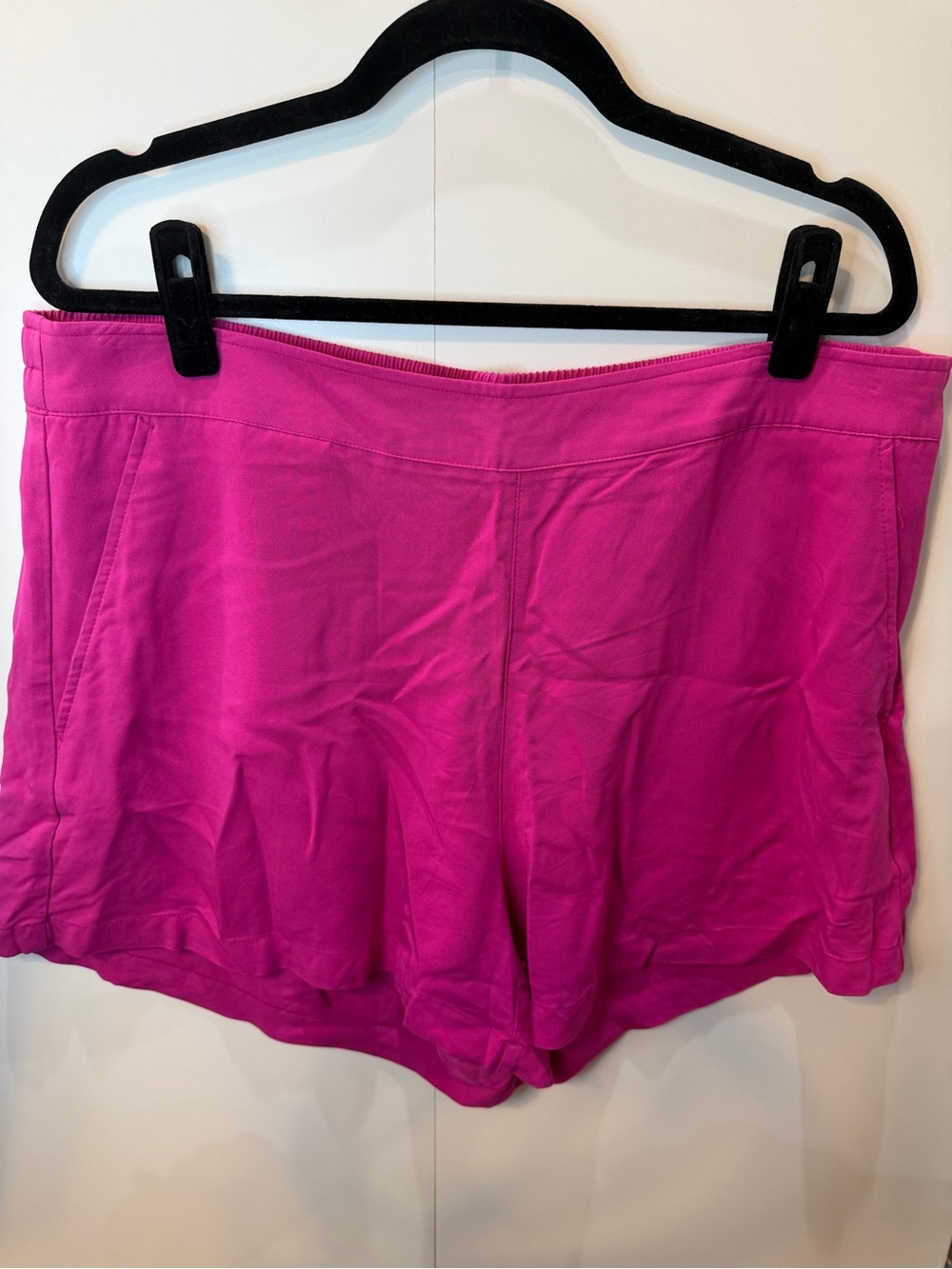 Old Navy Women’s Bright Pink Shorts Size XL